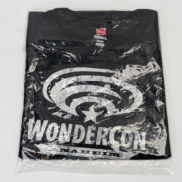 WonderCon Anaheim 2025 Comic Con International Hanes Nano T-Shirt Size Medium - Picture 1 of 3